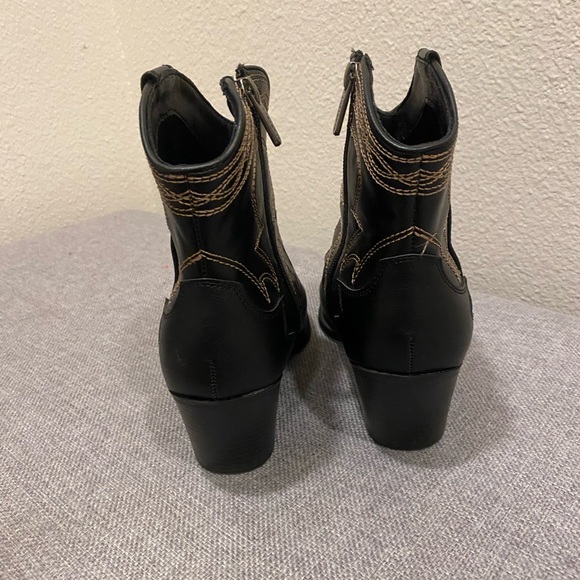 Cute boots - Picture 4 of 7